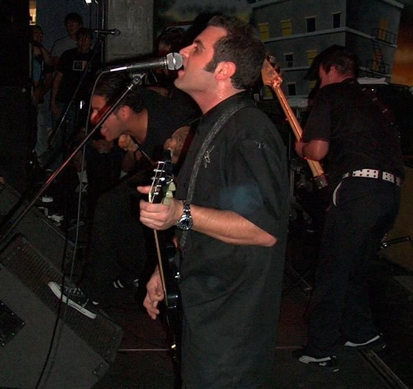Strung%20Out%20020903%20033_jpg[1].jpg