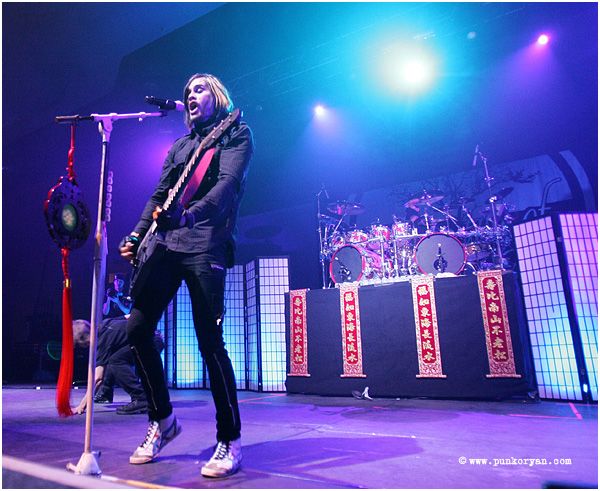 (Digital Image) Edmonton, AB: April 5, 2007: Jared Leto, guitar and vocalist with 30 Seconds to Mars performs at Taste of Chaos,