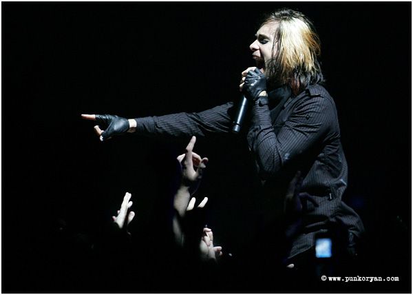 (Digital Image) Edmonton, AB: April 5, 2007: Jared Leto, guitar and vocalist with 30 Seconds to Mars performs at Taste of Chaos,