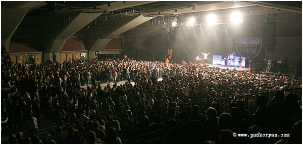 (Digital Image) Edmonton, AB: April 5, 2007:  Bert McCracken, vocalist with The Used tells the packed crowd to seperate down the