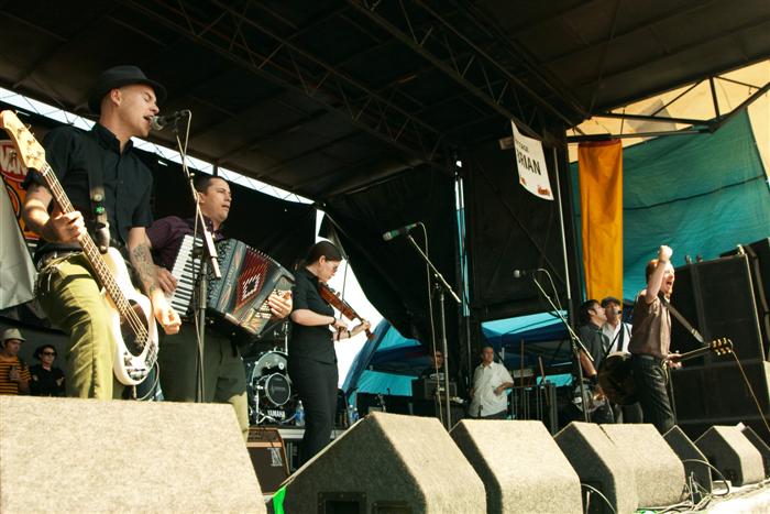 Flogging Molly punkoryan 150704-026.jpg