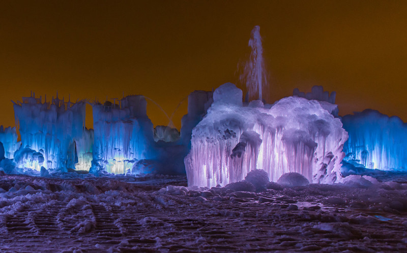 EDMONTON, ALTA: DECEMBER 23, 2015 -- Canada's first ice castle nears completion in Hawrelak Park in Edmonton on December 23, 2015. The 27,000-tonne, 4,000 square metre ice castle will open to the public on Dec. 30th. Tickets available at icecastles.com/edmonton (Photo by Ryan Jackson / Edmonton Journal)